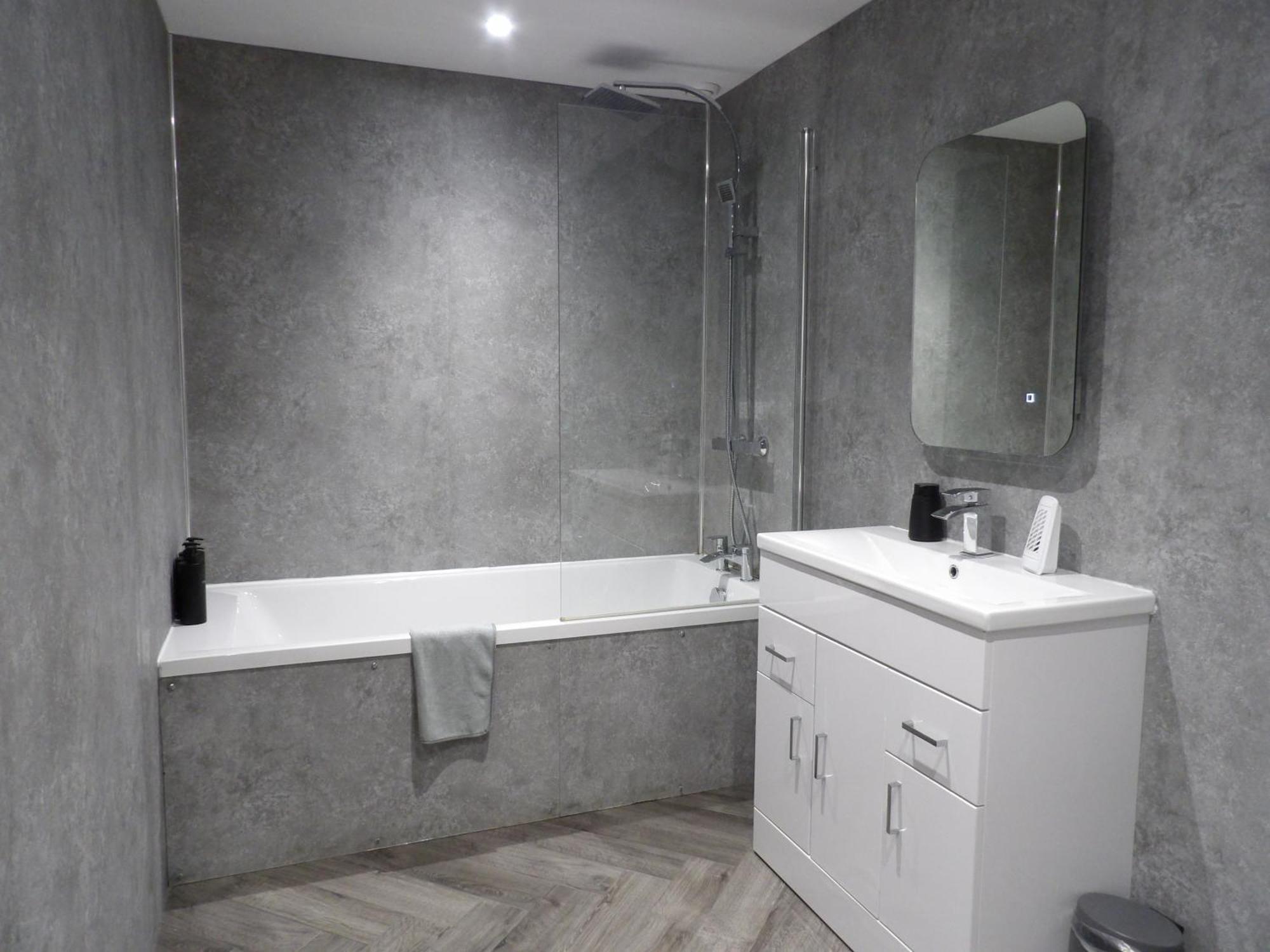 Lovely 3 Bedroom With Private Garden In Centre *