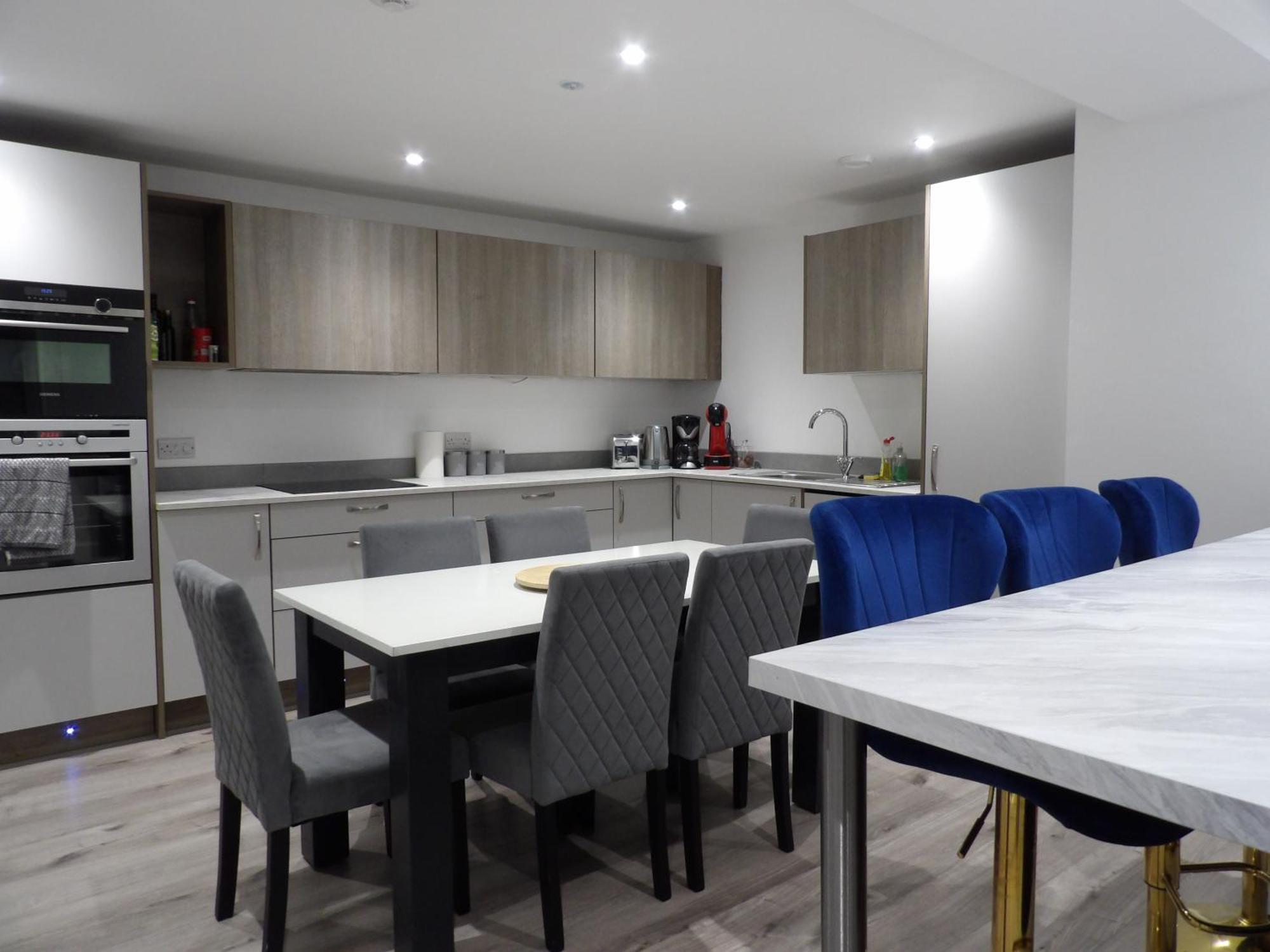 Lovely 3 Bedroom With Private Garden In Centre Apartment *